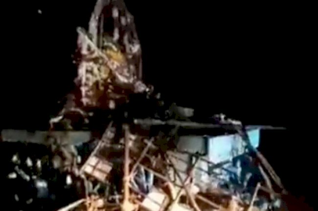 11 died and 15 injured in electrocution during a chariot procession at temple