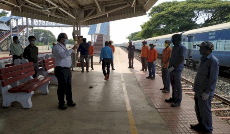 Indian Railways fresh Covid guidelines, fine up to Rs 500 if you fail to do this
