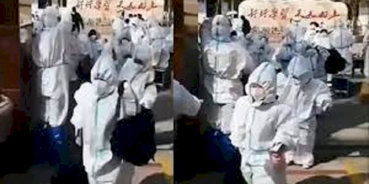 Covid Blast in China : lockdown extended, students with PPE kit