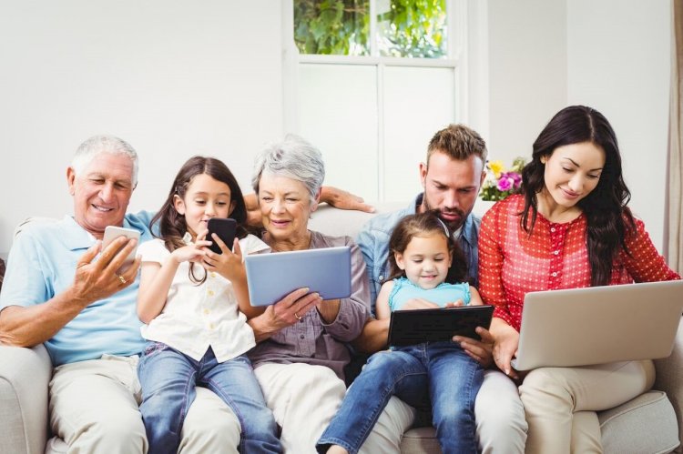 How social media impacts personal and social life?