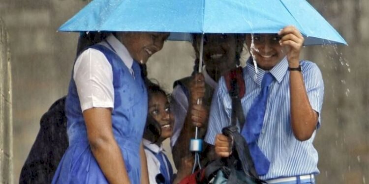 Karnataka heavy Rainfall school holiday in these districts