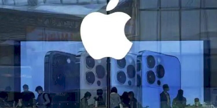 The famous Samsung company trolled Apple iPhone 14 again
